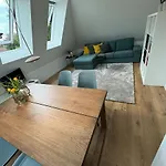 Sunny Attic 公寓 Niederdorla